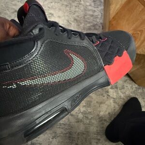 Nike Men's Black and Red Athletic Shoes